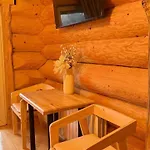 Derevo House Hotel Yasinya