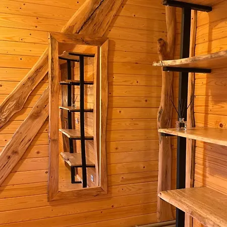 Derevo House Yasinya
